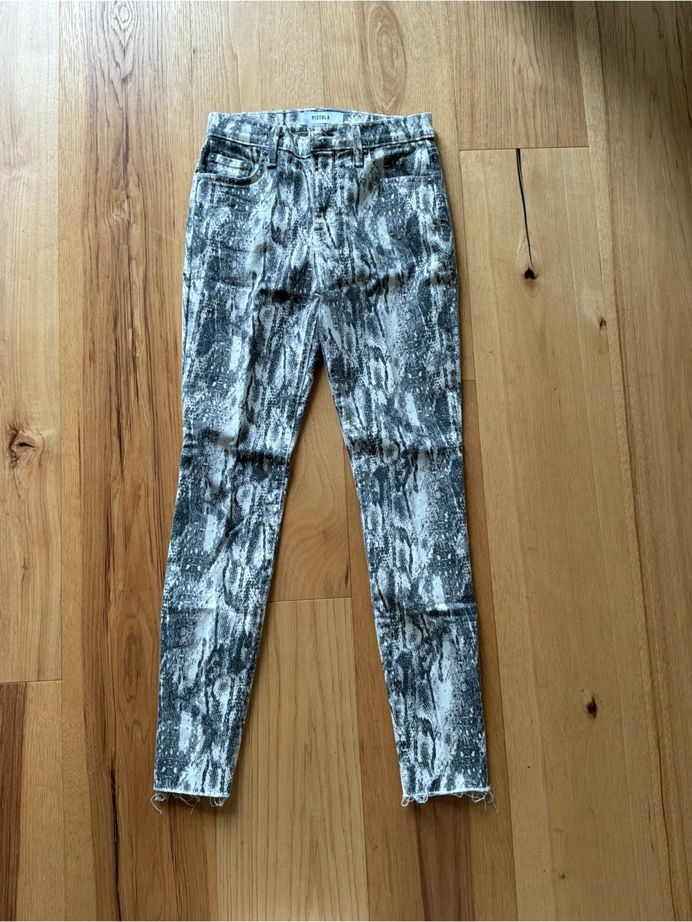 Pistola Gray & White Snake-Print Raw Hem Skinny Jeans, Size 25
